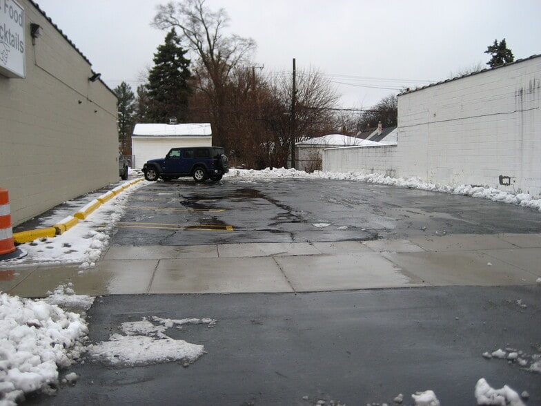 More Photos Of 22234-22238 W Warren Ave, Redford Bar For Sale