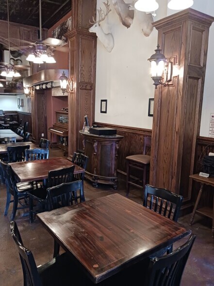 More Photos Of 204 Clay St, Nocona Restaurant For Lease