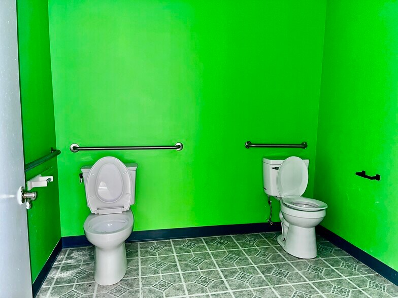 More Photos Of 2129 Mill St, Lake Charles Light Distribution For Sale