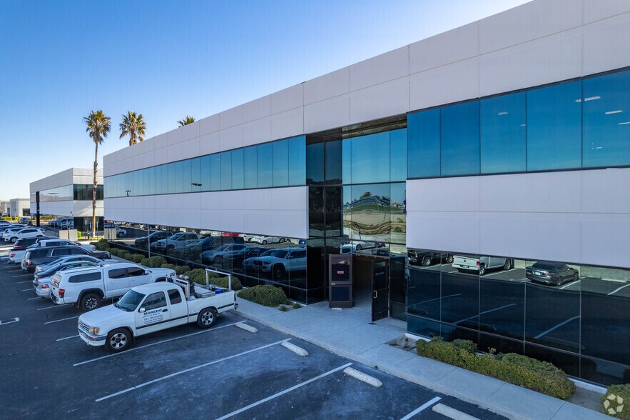 More Photos Of 12530 Hesperia Rd, Victorville Unknown For Lease