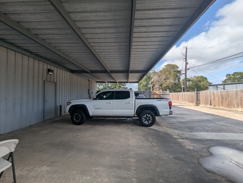 More Photos Of 2348 Highway 69 N, Nederland Office For Sale