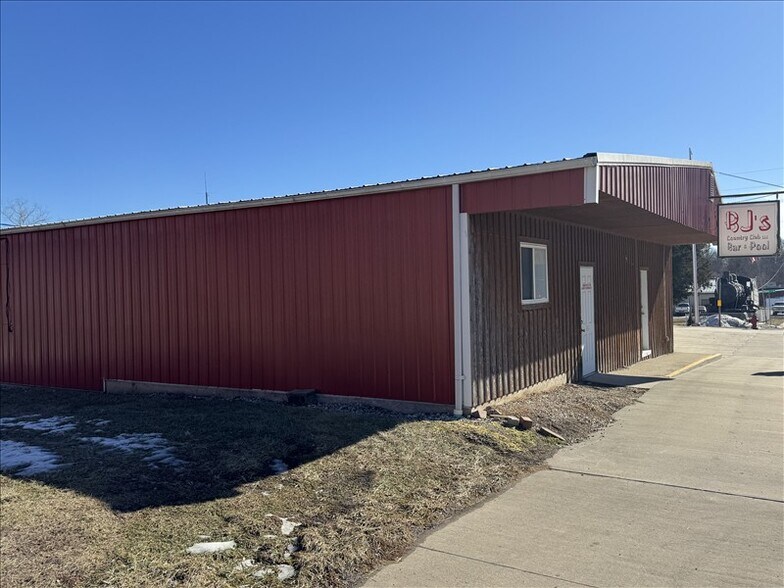 More Photos Of 205 N Macon St, Bevier Restaurant For Sale