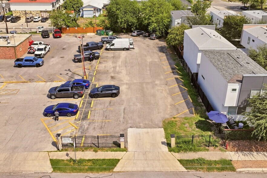 More Photos Of 1900 N Main Ave, San Antonio Storefront For Lease