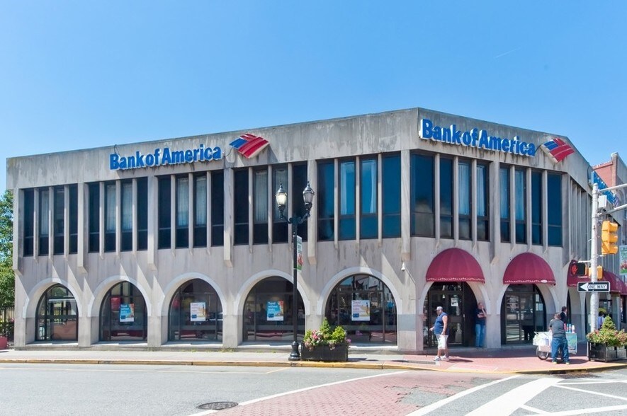 More Photos Of 3109 Bergenline Ave, Union City Bank For Lease