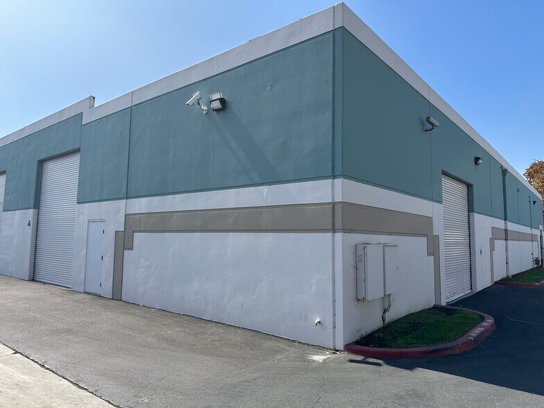 More Photos Of 10742-10752 Noel St, Los Alamitos Light Manufacturing For Lease