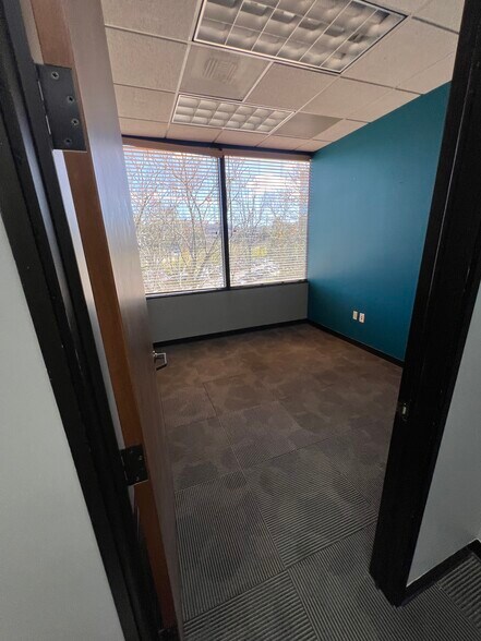 More Photos Of 5900 Canoga Ave, Woodland Hills Office For Lease