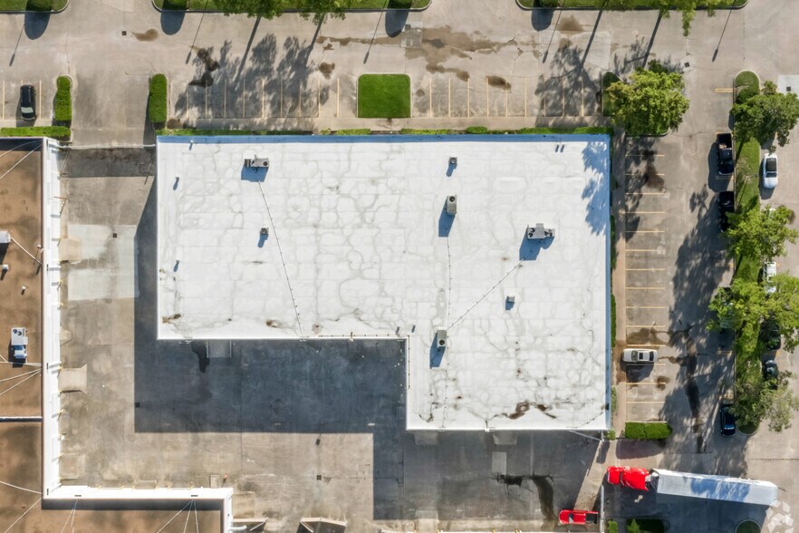 More Photos Of 2748-2758 Bingle Rd, Houston Unknown For Lease