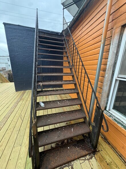 More Photos Of 2449 Shirley Ave, Baltimore Flex For Sale