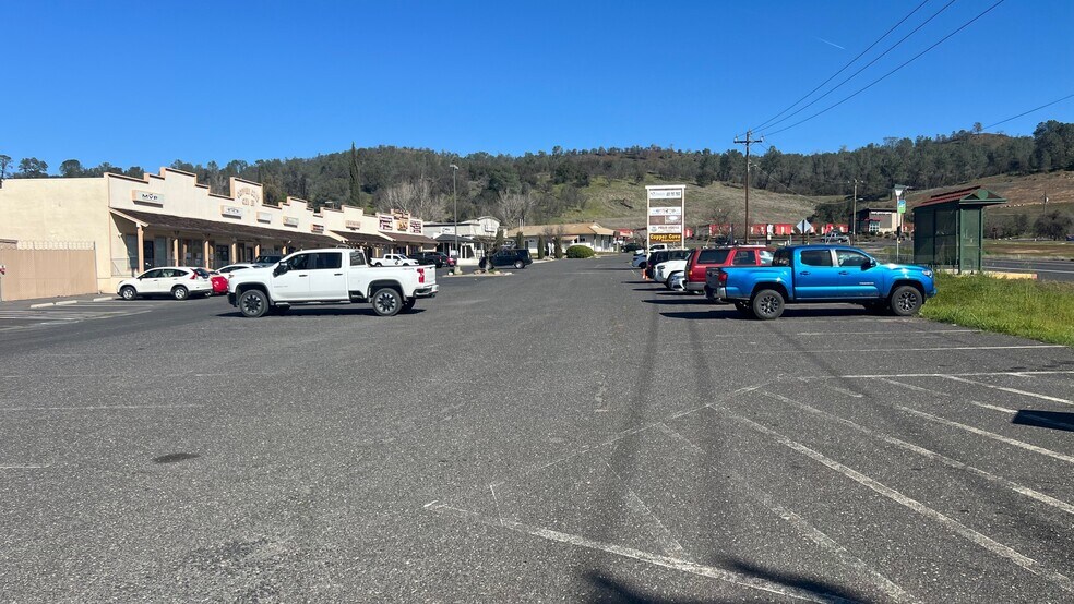 More Photos Of 90 Copper Cove Dr, Copperopolis Storefront For Lease