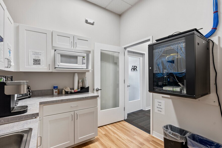 More Photos Of 855 Farmington Ave, Farmington Office For Sale