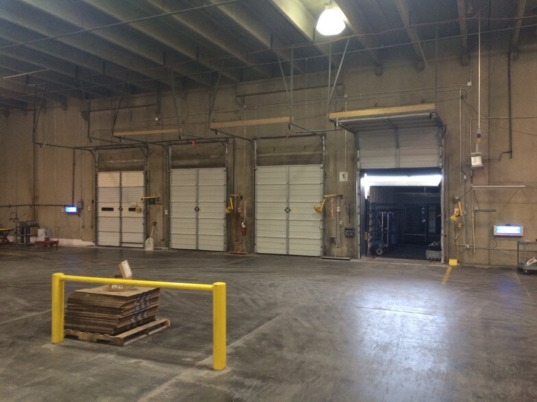 More Photos Of 816 E Funston St, Wichita Warehouse For Lease