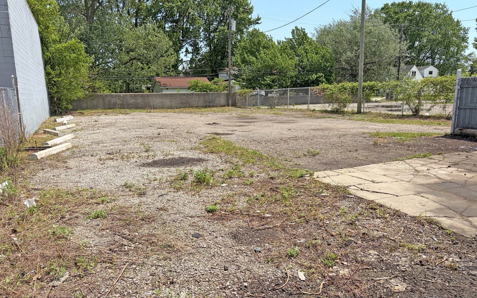 More Photos Of 23836 Hoover Rd, Warren Manufacturing For Sale