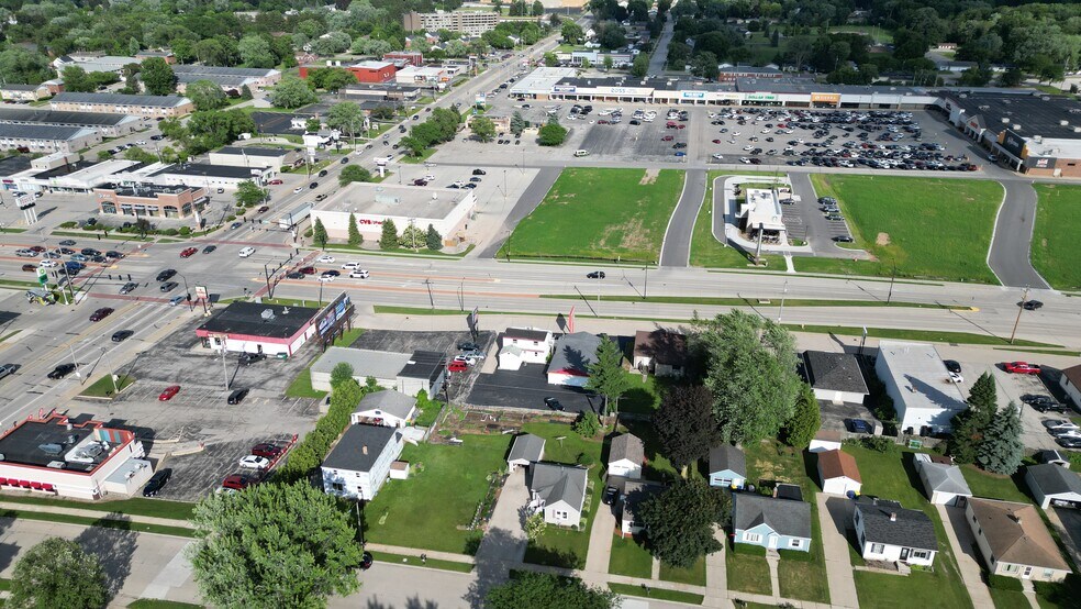 More Photos Of 802 S Military Ave, Green Bay Freestanding For Sale