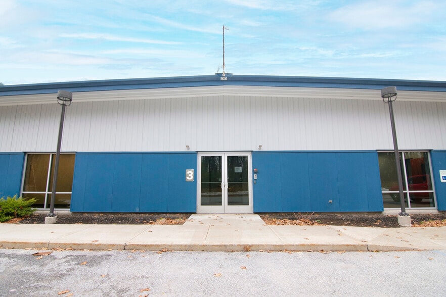 Primary Photo Of 3 Unlimited Dr, Saratoga Springs Office For Lease