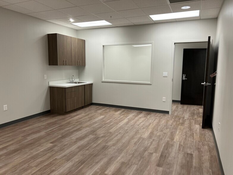 More Photos Of 290 Heritage Walk, Woodstock Medical For Lease