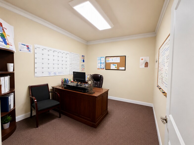 More Photos Of 1614 Mahan Center Blvd, Tallahassee Office For Sale