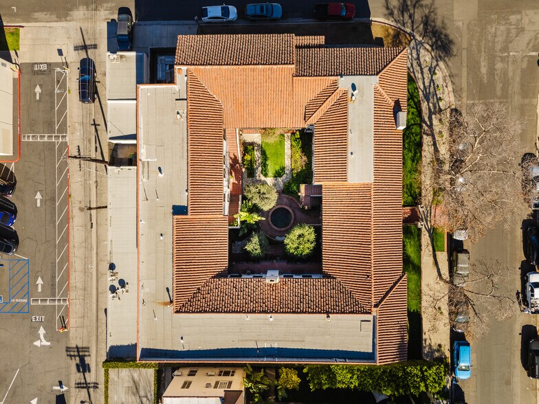 More Photos Of 455 N Sycamore Ave, Los Angeles Apartments For Sale