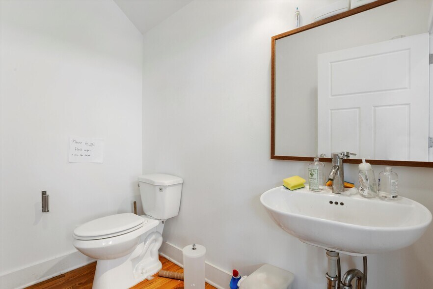 More Photos Of 631 N 12th St, Philadelphia Office Residential For Lease