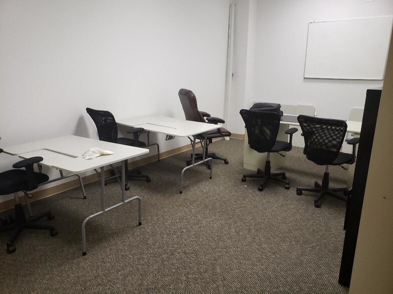 More Photos Of 1 Tiffany Pt, Bloomingdale Medical For Sale