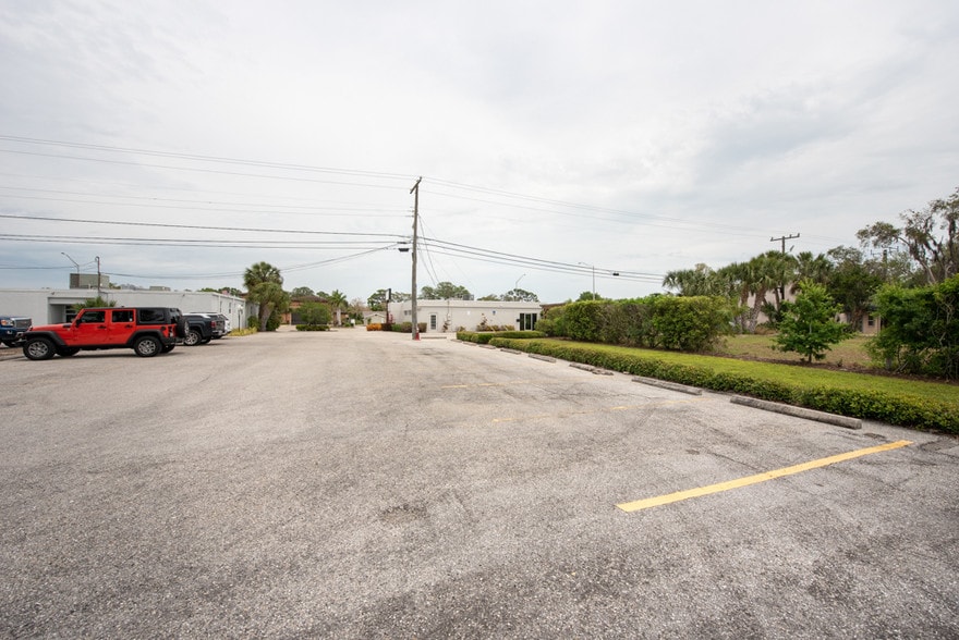More Photos Of 7430 Tamiami Trl, Sarasota Loft Creative Space For Lease