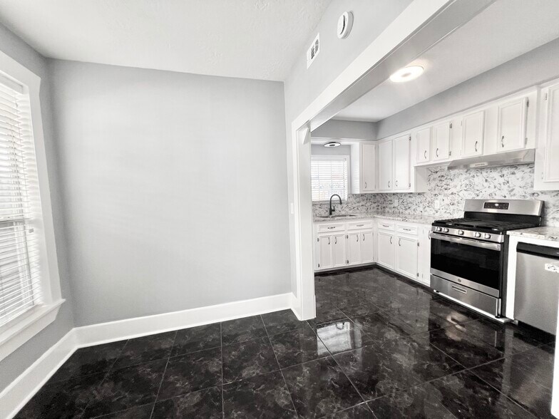 More Photos Of 741 E 9th St, Houston Office Residential For Lease