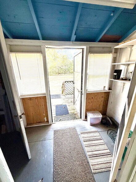 More Photos Of 9278 N Highway 77, Lexington Flex For Sale