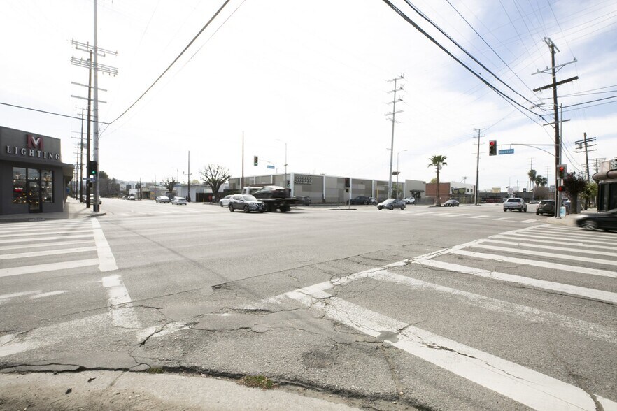 More Photos Of 6015 Kester Ave, Van Nuys Warehouse For Sale