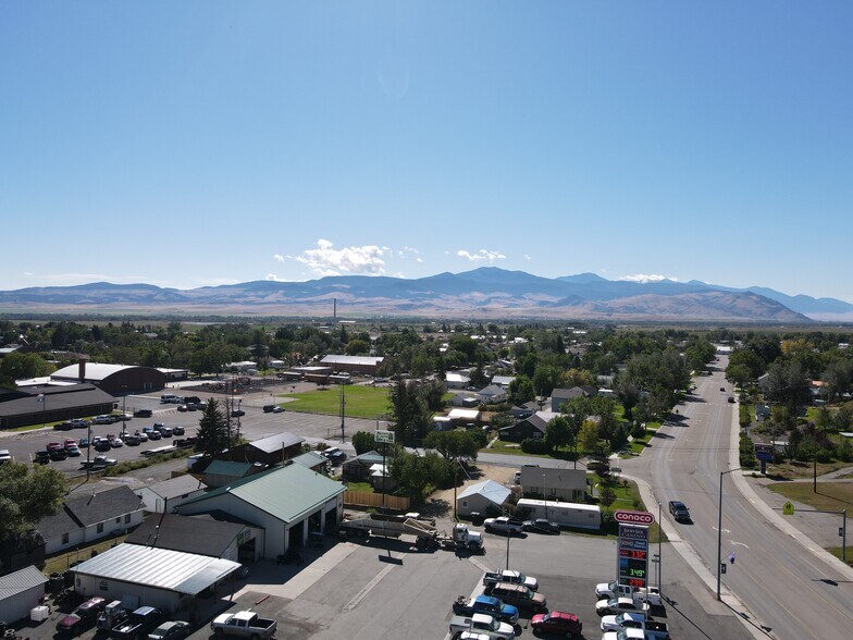 More Photos Of 402 N Pyfer St, Whitehall Office For Sale