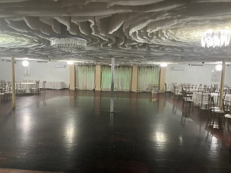 More Photos Of 4500 West Ave, San Antonio Storefront Retail Office For Lease