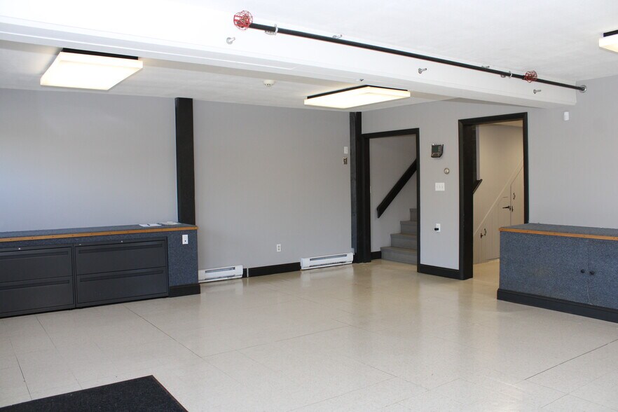 More Photos Of 75 Eastern Ave, Essex Flex For Sale