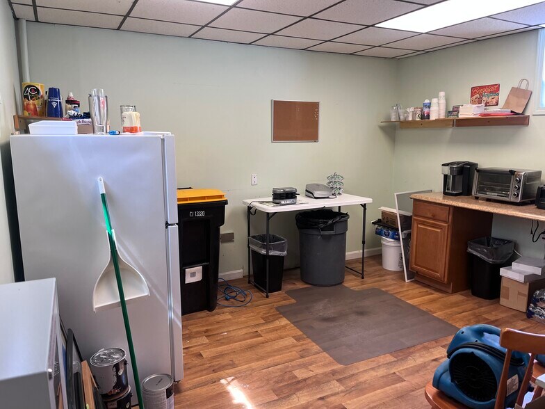 More Photos Of 34 Market St, Amesbury Freestanding For Lease