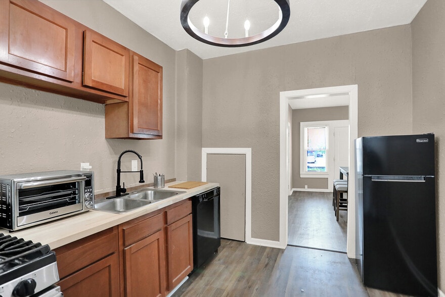 More Photos Of 1918 W Washington St, Indianapolis Apartments For Sale
