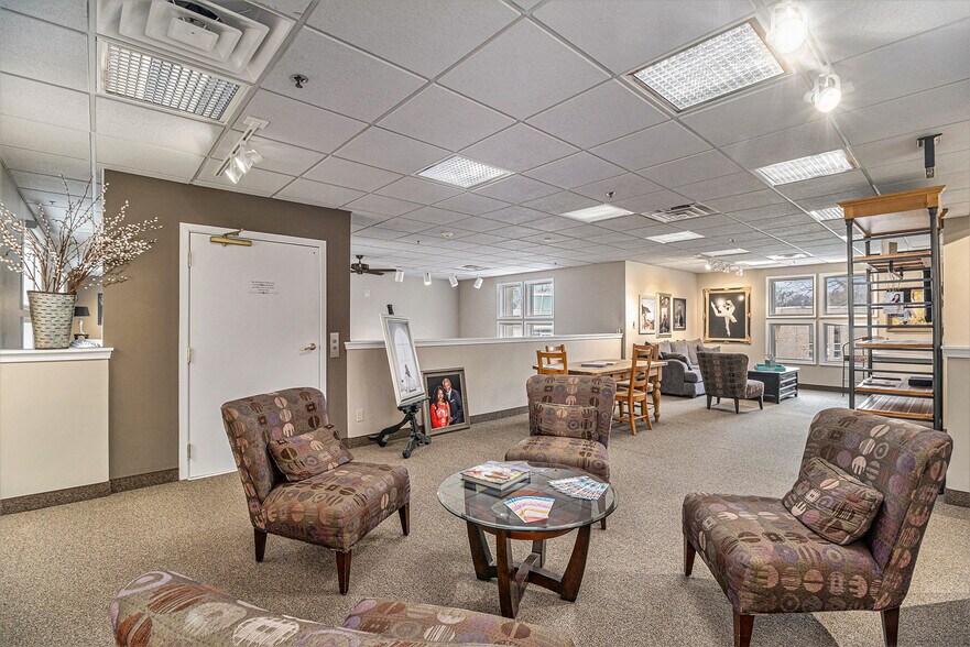 More Photos Of 33431 Grand River Ave, Farmington General Retail For Sale