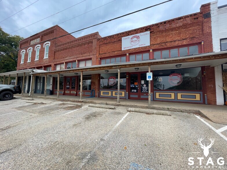 More Photos Of 208 S Main St, Aubrey Restaurant For Lease