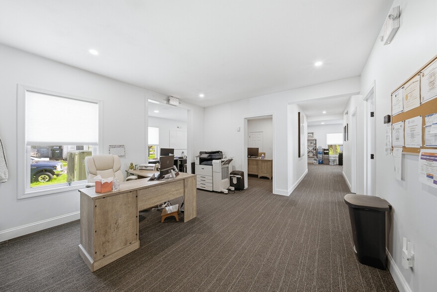More Photos Of 367 Main St, Oxford Office For Sale