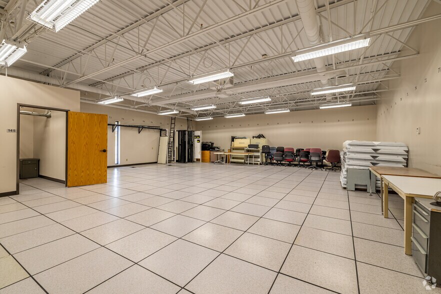 More Photos Of 2947 Executive Blvd, Mesquite Manufacturing For Sale