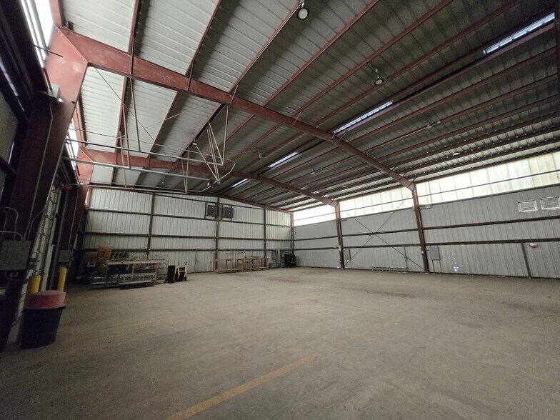More Photos Of 15562 Capital Port Dr, San Antonio Warehouse For Lease