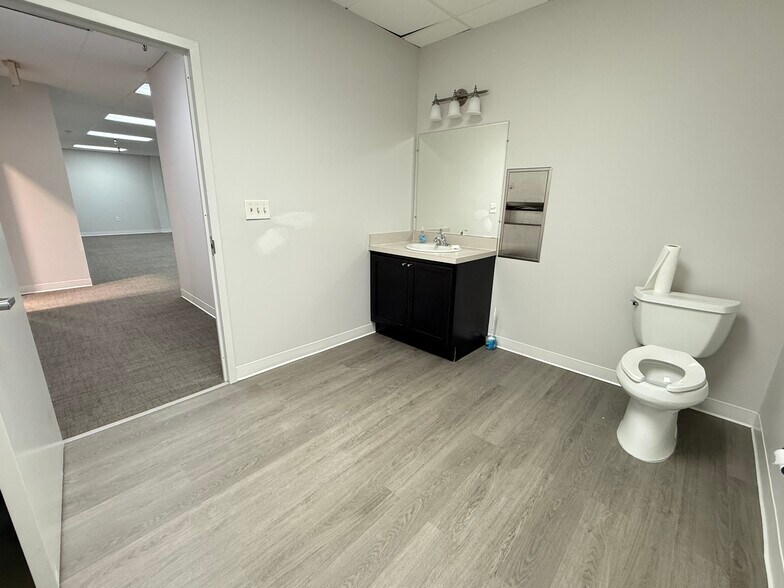 More Photos Of 4351-4395 Nicole Dr, Lanham Research And Development For Lease
