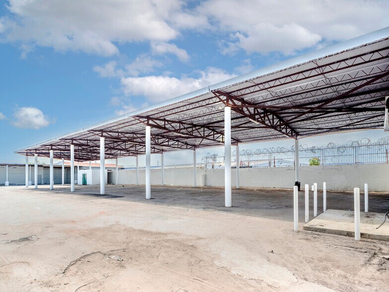 More Photos Of 6865 NW 36th Ave, Miami Manufacturing For Sale