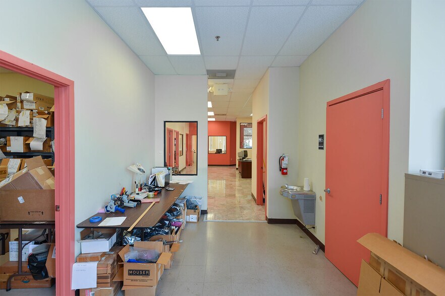 More Photos Of 7751 Kingspointe Pky, Orlando Light Distribution For Lease