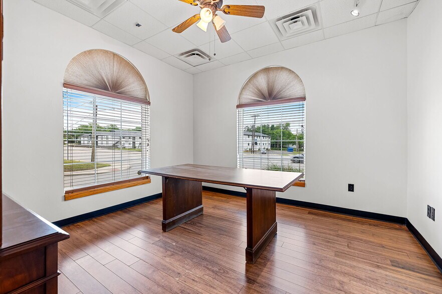 More Photos Of 1515 E Belt Line Rd, Carrollton Office Residential For Sale