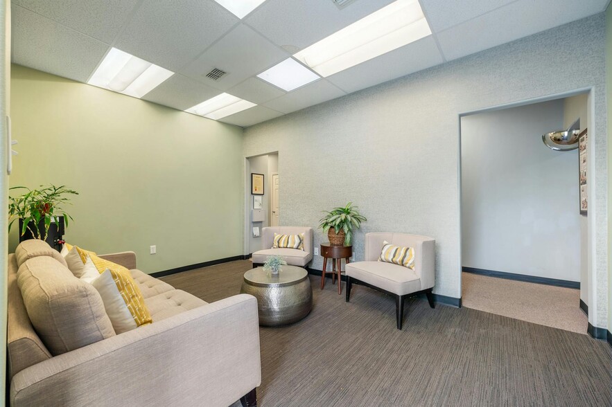 More Photos Of 2413-2415 Greenlawn Pky, Austin Office For Sale