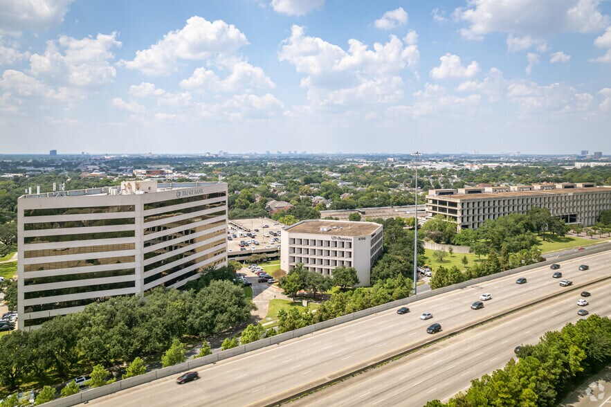 More Photos Of 4710 Bellaire Blvd, Bellaire Unknown For Lease