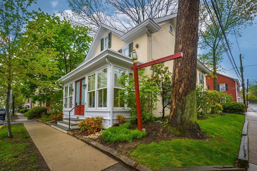 More Photos Of 69 E Oakland Ave, Doylestown Office For Sale