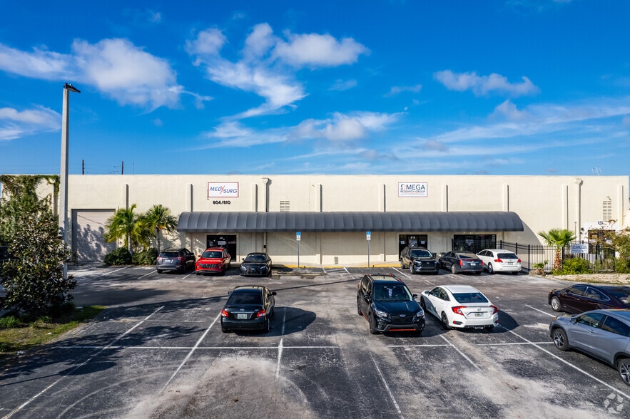 More Photos Of 800-840 Mercy Dr, Orlando Medical For Lease
