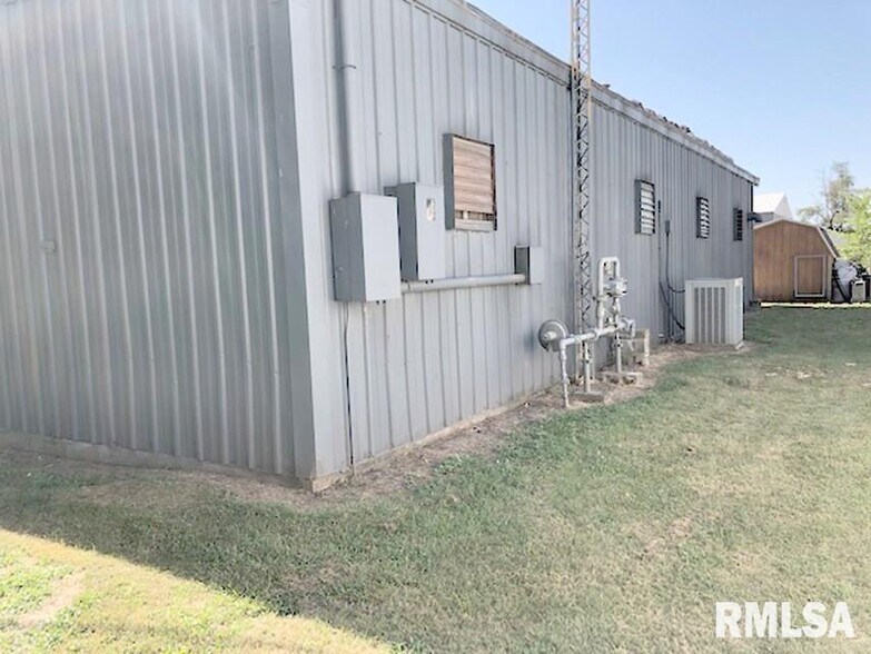 More Photos Of 1106 S Main St, Lewistown Storefront For Sale