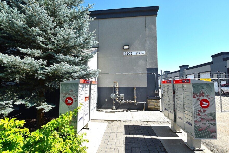 More Photos Of 9903 209 St NW, Edmonton Warehouse For Sale