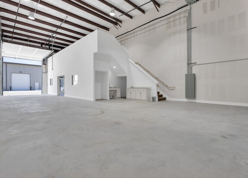 More Photos Of 312-332 Eldorado Pky, McKinney Warehouse For Sale