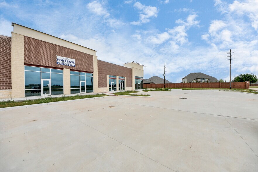 More Photos Of 440 Crown Garden Trail, Sugar Land Freestanding For Lease