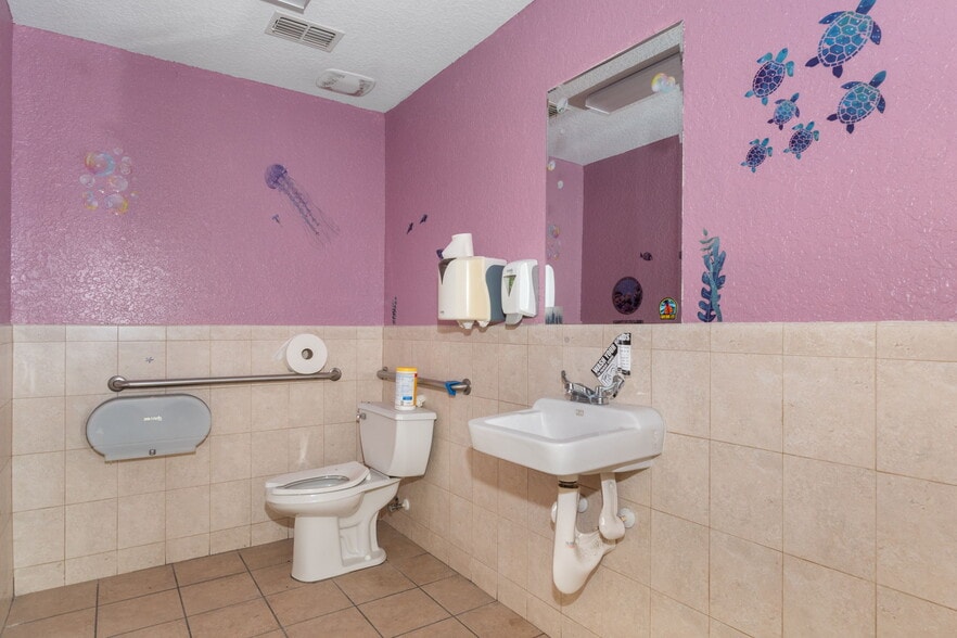 More Photos Of 5000 Calienta St, Hernando Beach Marina For Sale